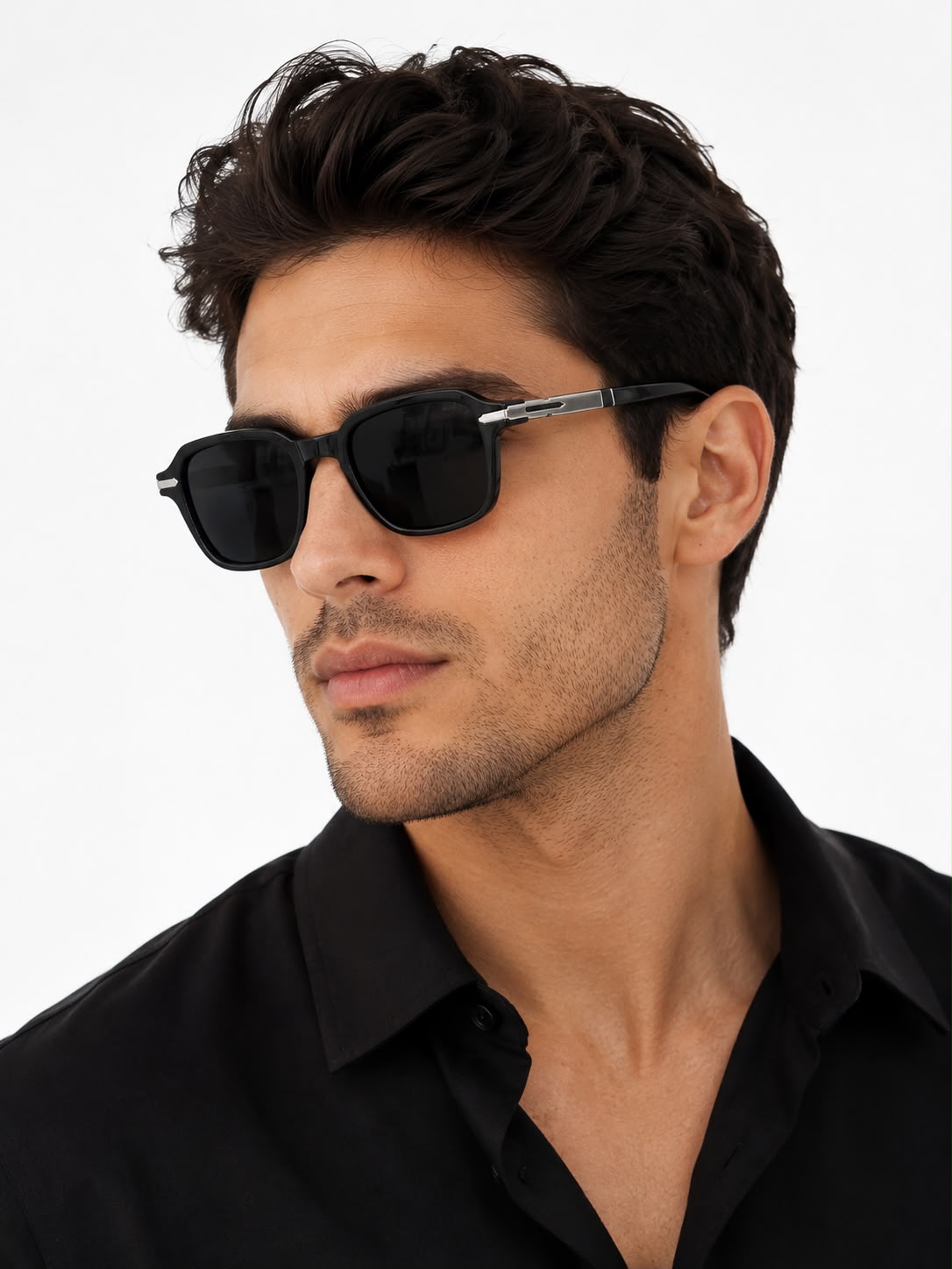 Classic Square Sunglasses – موديل يرتديها